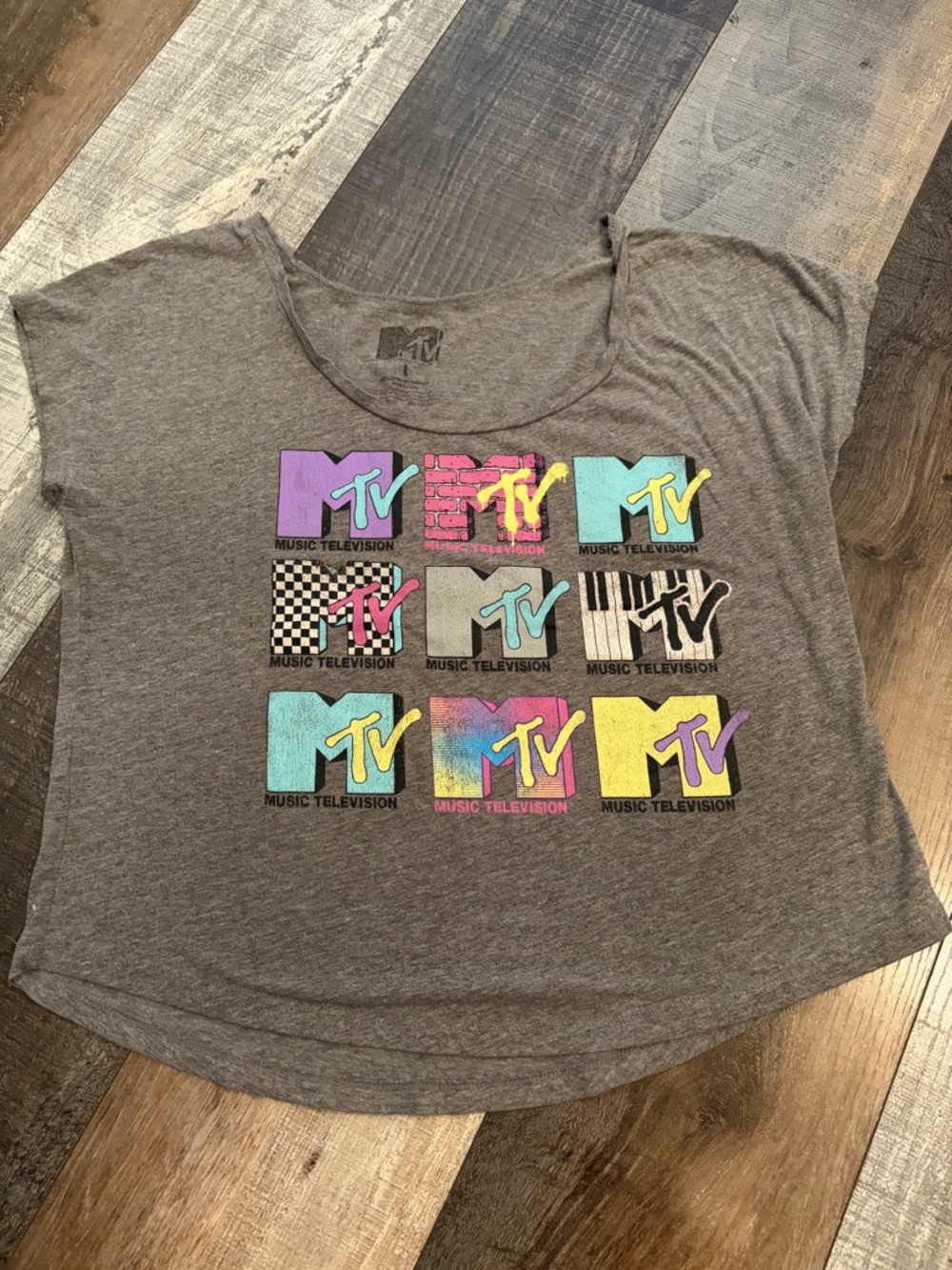 MTV Retro Logo Graphic Tee Gray Slouchy Top Large